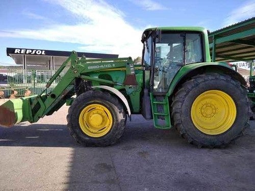 John Deere 6820