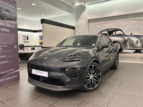 PORSCHE Macan 4