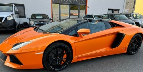 LAMBORGHINI Aventador LP700-4 Roadster