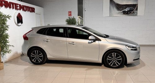 VOLVO V40 D2 Aut. 120