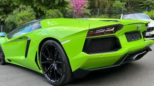 LAMBORGHINI Aventador LP700-4 Roadster