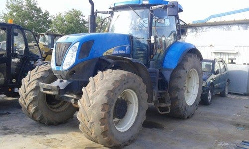 New Holland T 7040 