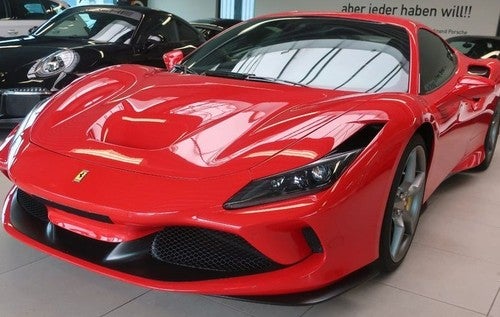 FERRARI F8 Tributo 