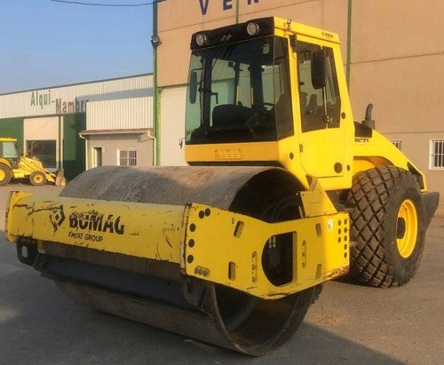 Bomag BW 211 D-4 