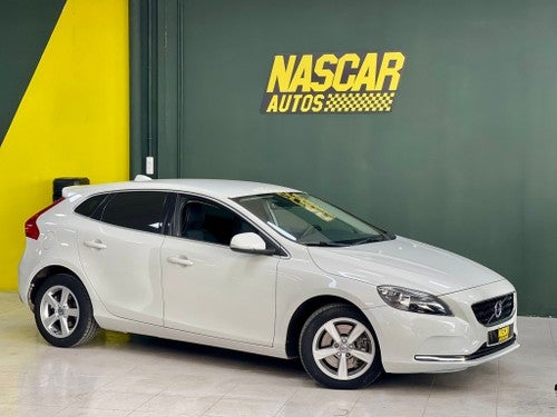 VOLVO V40 D3 Momentum 150