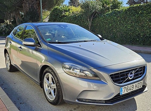 VOLVO V40 D2 Momentum 115