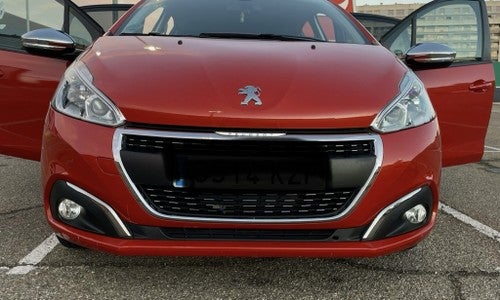 PEUGEOT 208 1.2 PureTech S&S Signature 82