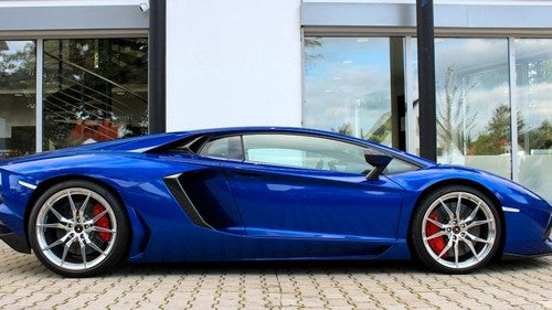 LAMBORGHINI Aventador LP700-4