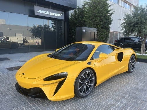 McLAREN Artura 