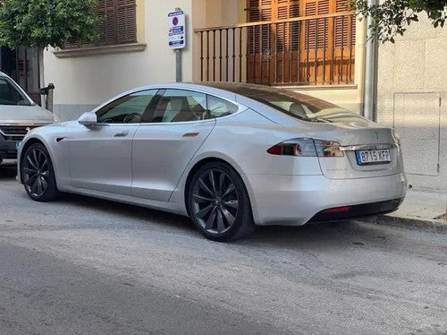 TESLA Model S 75