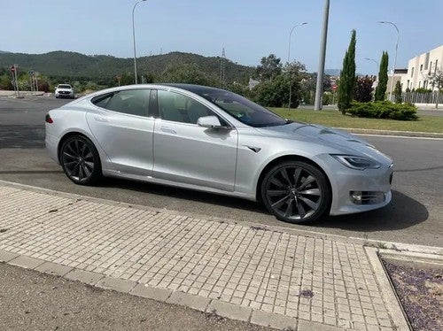 TESLA Model S 75