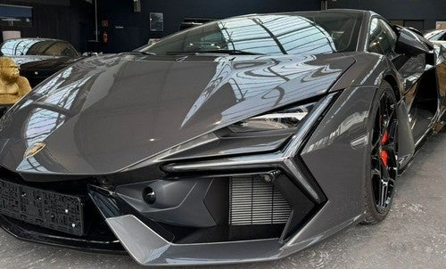 LAMBORGHINI Revuelto 