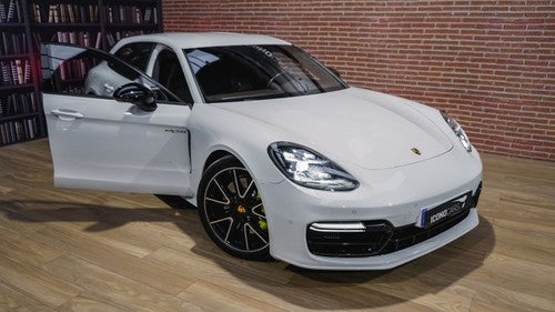 Porsche Panamera 4 E-Hybrid