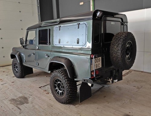 LAND-ROVER Defender 110 2.5Td5 SW SE