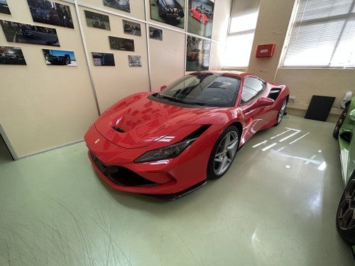 FERRARI F8 Tributo 