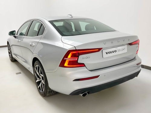 VOLVO S60 B4(G) FWD Plus Dark Auto