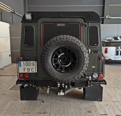 LAND-ROVER Defender 110 2.5Td5 SW SE