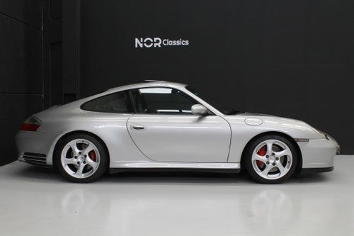 PORSCHE 911 Carrera 4 S