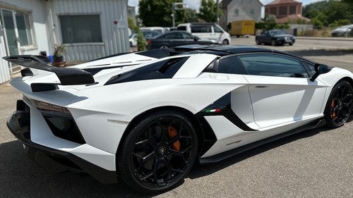 LAMBORGHINI Aventador Roadster SVJ