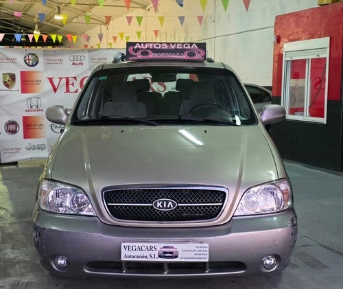 KIA Carnival 2.5 V6 LX