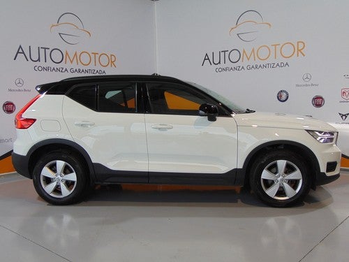 VOLVO XC40 T2 Momentum Core