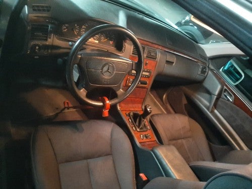 MERCEDES-BENZ Clase E 280 V6