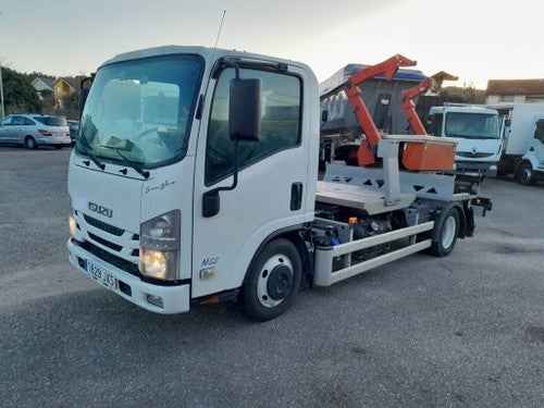 Isuzu M55 