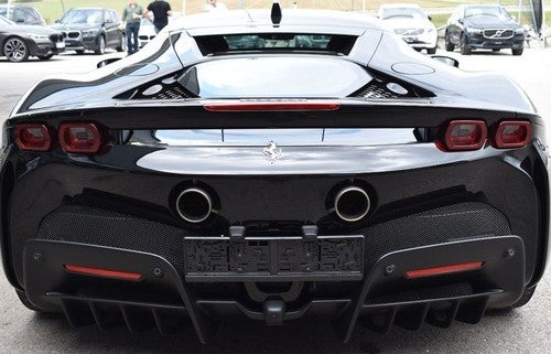 FERRARI SF90 Stradale