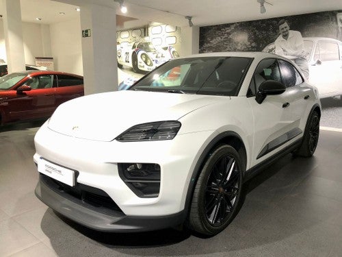 PORSCHE Macan 4