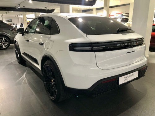 PORSCHE Macan 4