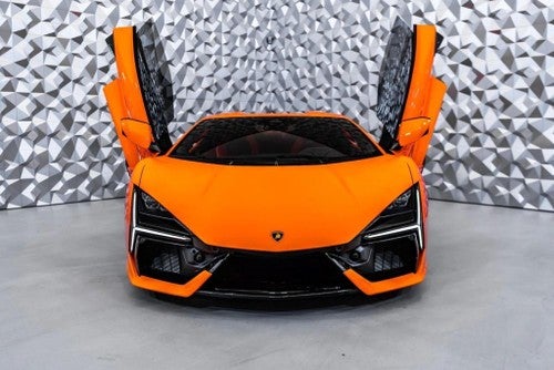 LAMBORGHINI Revuelto 