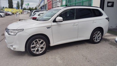 MITSUBISHI Outlander PHEV Kaiteki