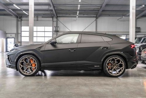 LAMBORGHINI Urus Performante