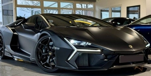 LAMBORGHINI Revuelto 