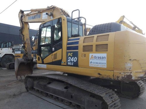 Komatsu PC240NLC-10 