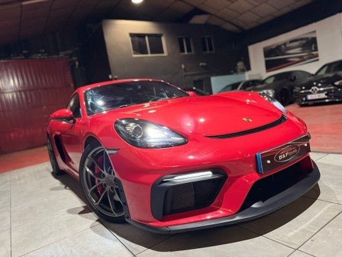 PORSCHE Cayman GT4