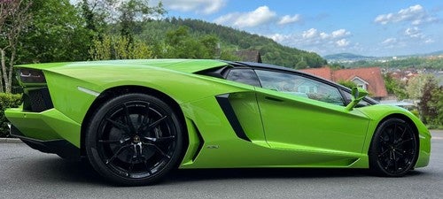 LAMBORGHINI Aventador LP700-4 Roadster