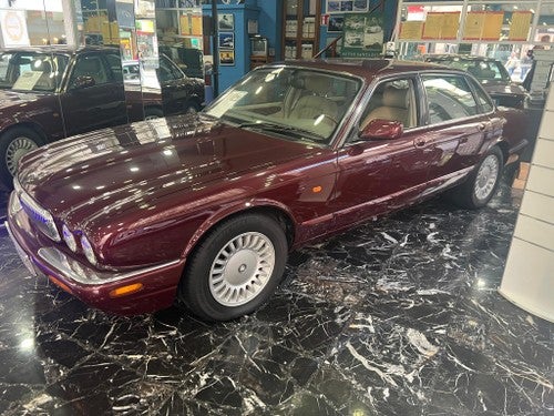 JAGUAR XJ XJ8 3.2 Executive