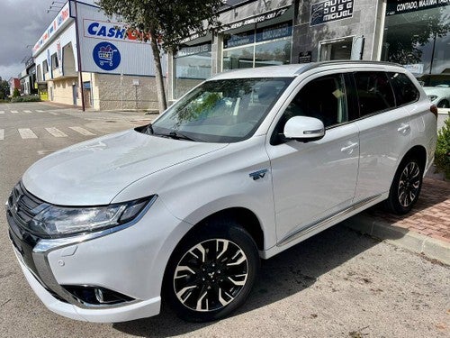 MITSUBISHI Outlander PHEV Kaiteki 4WD