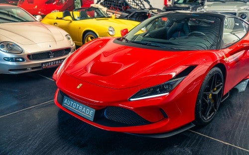 FERRARI F8 Tributo 