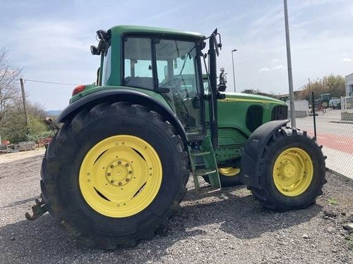 John Deere 6820