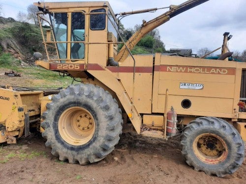 New Holland 2205 