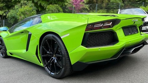 LAMBORGHINI Aventador LP700-4 Roadster