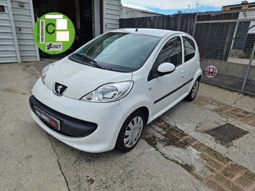 PEUGEOT 107 1.0i Urban Move 2