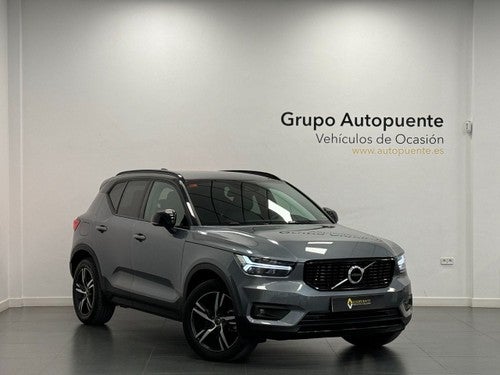 VOLVO XC40 R-DESIGN