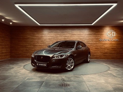 JAGUAR XF 2.0i4D Portfolio Aut. 180