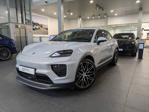 PORSCHE Macan 4