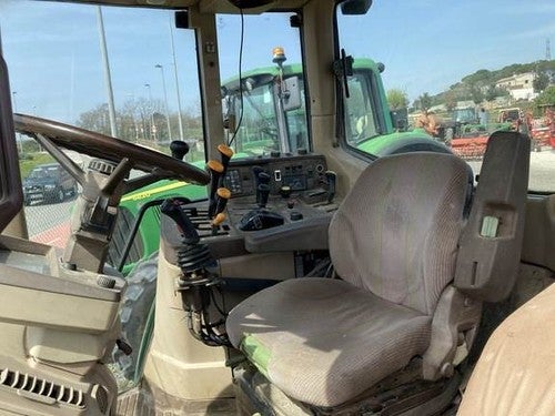 John Deere 6910