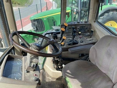 John Deere 6910