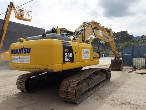 Komatsu PC240NLC-8